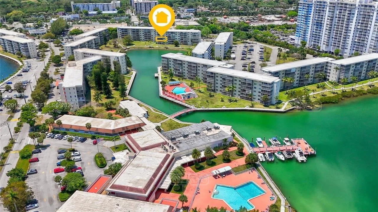 2851 Leonard Dr 2800 foto 2