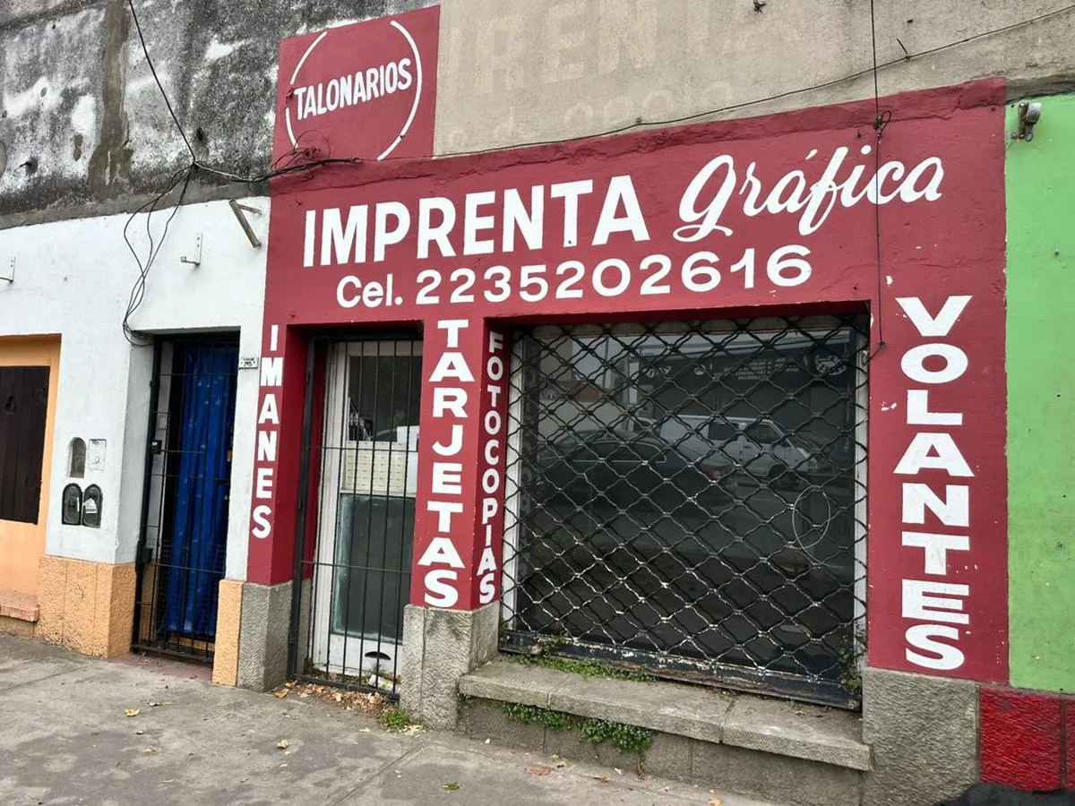 VENTA LOCAL SOBRE AVENIDA COLON  Y GUIDO foto 2