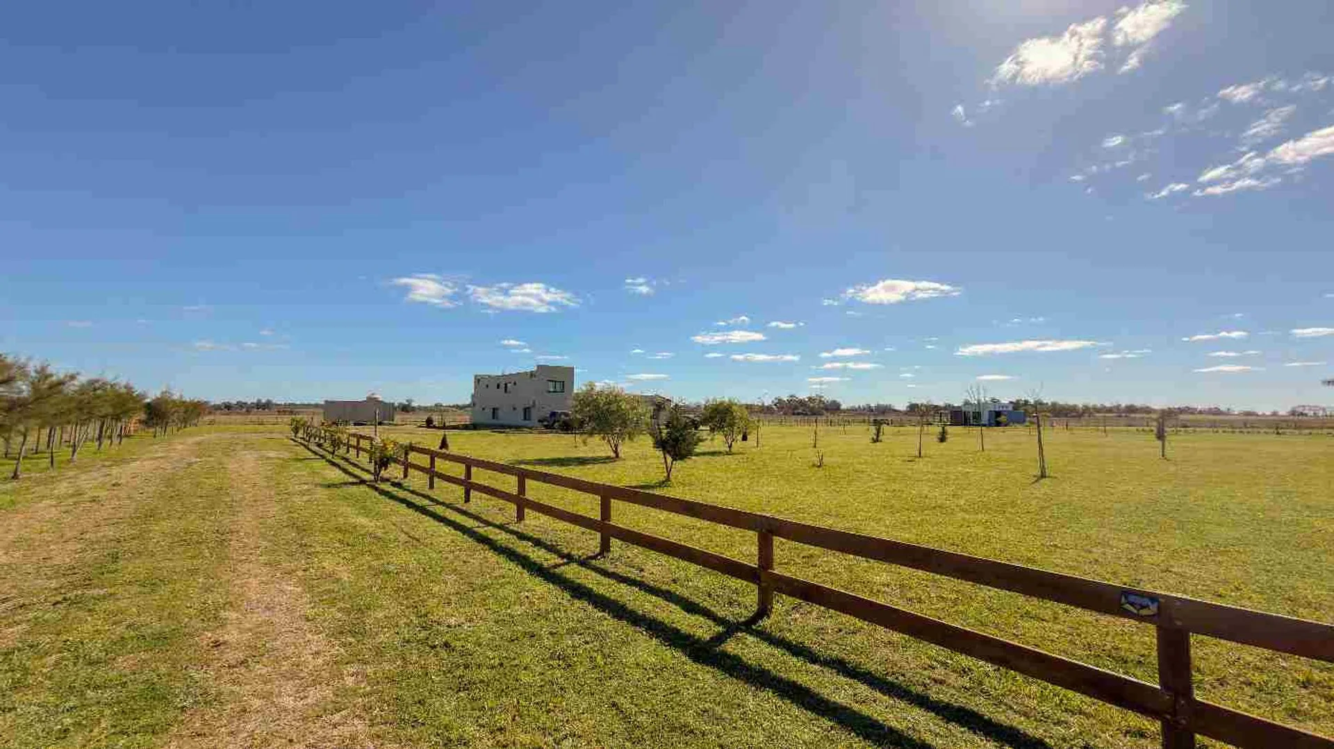 Chacra en Venta 1 ha de campo Casa con pileta foto 3