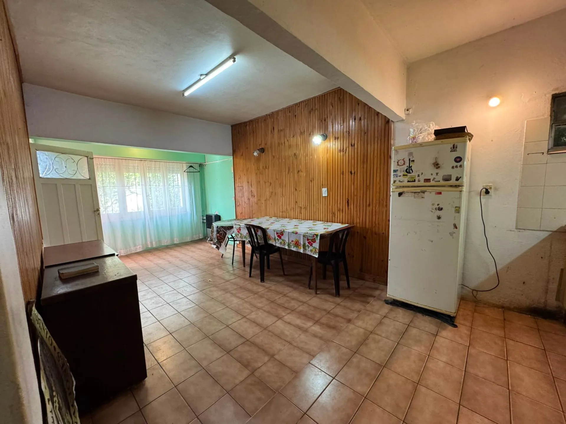 VENTA CASA 2 AMB. CON PARQUE Y COCHERA - LAVADERO foto 4