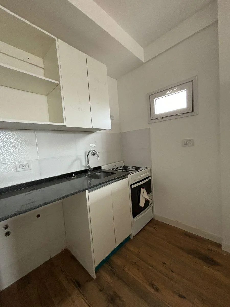 Venta de Monoambiente con Balcon en Boedo foto 2