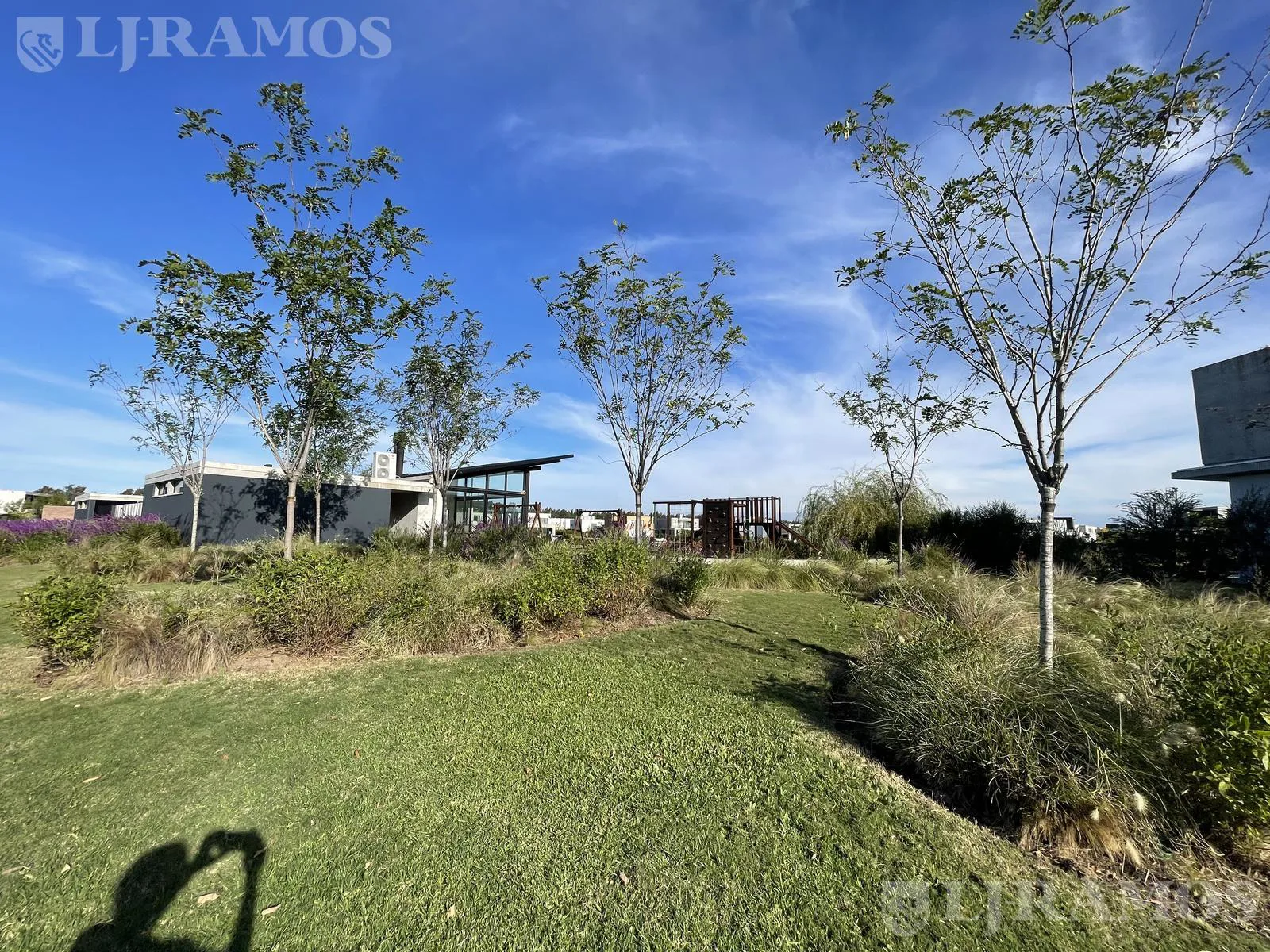 Lote a la laguna en venta en CARPINCHOS - NORDELTA. foto 4