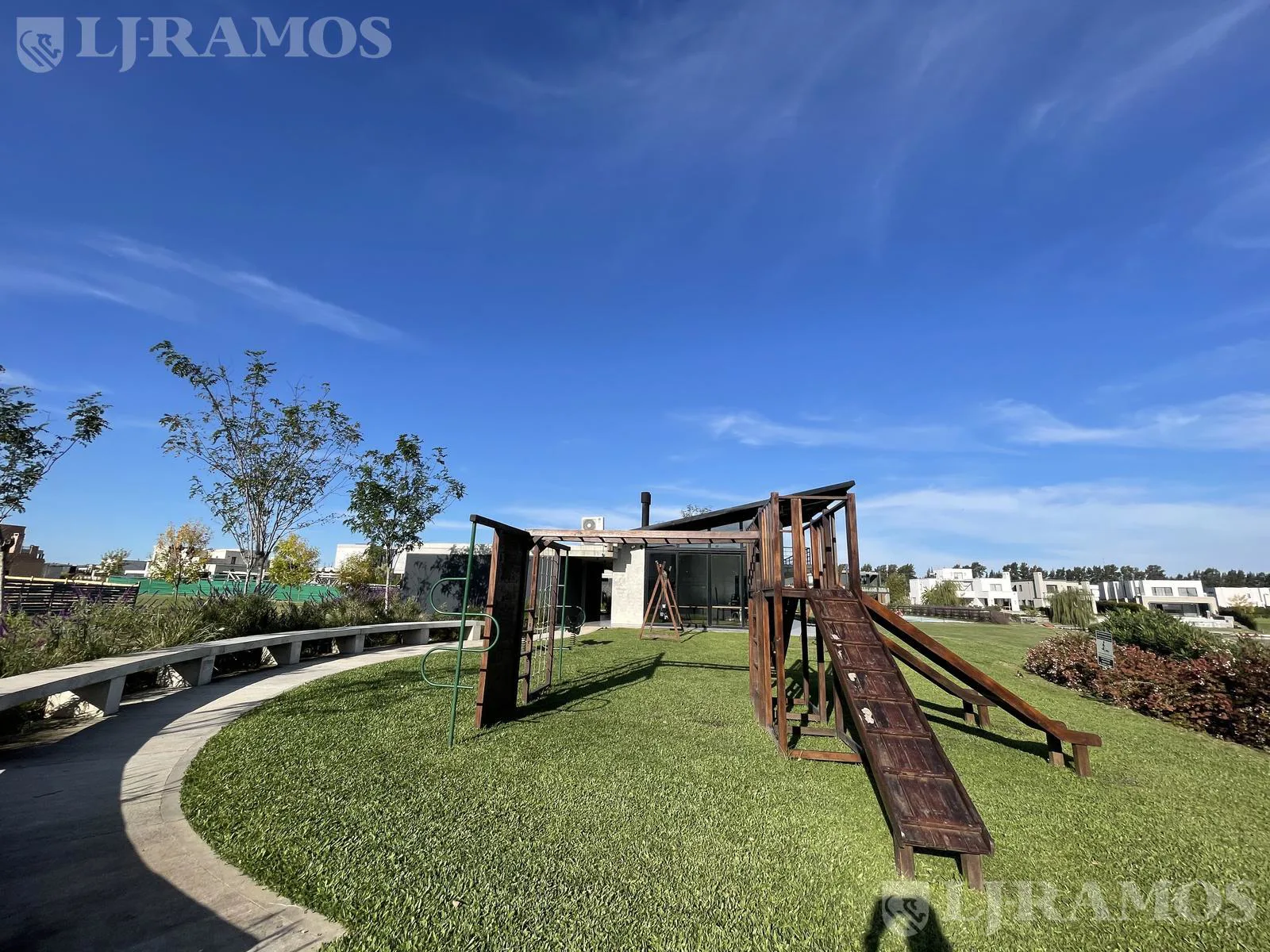 Lote a la laguna en venta en CARPINCHOS - NORDELTA. foto 5