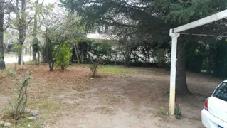 Chalet Frente al RIO, con 2 dormitorios, cocina-comedor, living-comedor con hogar a leña, baño con antebaño, garaje con asador y lavadero, terreno 577 foto 5