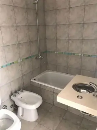 PALERMO HOLLYWOOD ALQUILER SIN MUEBLES AMPLIO DOS AMBIENTES CON COCHERA BAÑO EN SUITE + TOILETTE + BALCON + EDIFICIO CON PISCINA foto 5