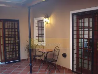 Venta de Casa Lote propio
Distribución: 2 Ph: Uno de 3 amb. a nuevo y al fte. a reciclar foto 2