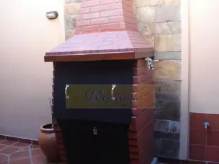 Venta de Casa Lote propio
Distribución: 2 Ph: Uno de 3 amb. a nuevo y al fte. a reciclar foto 3