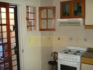 Venta de Casa Lote propio
Distribución: 2 Ph: Uno de 3 amb. a nuevo y al fte. a reciclar foto 5