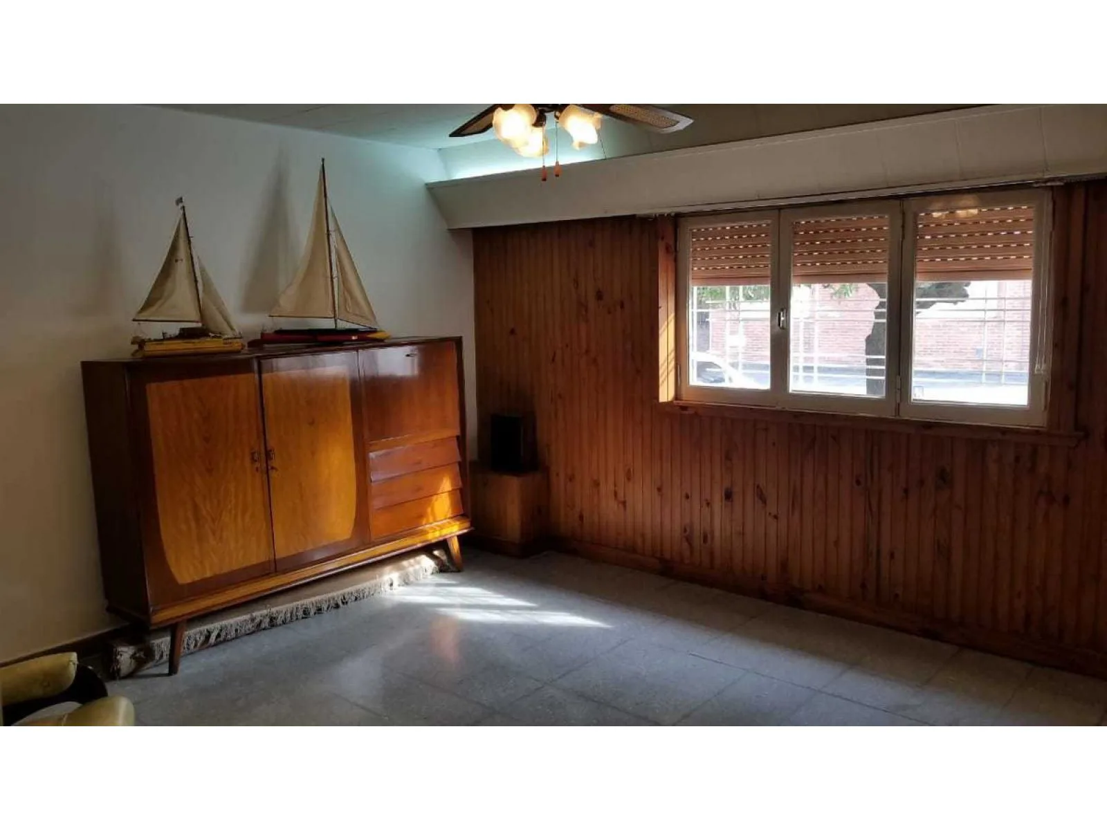 Venta De Chalet De 3 Amb. En Esquina Ramos Sur