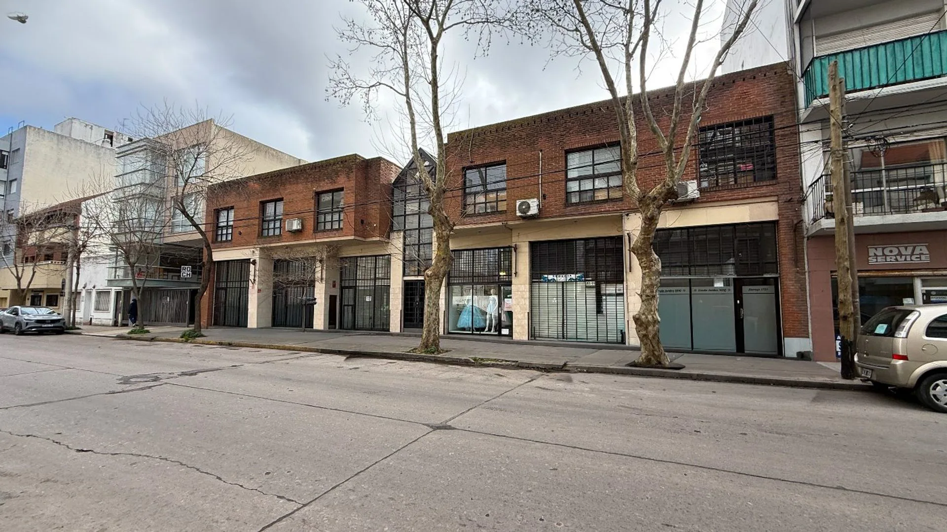 VENTA BLOCK 6 locales 4 oficinas Barrio San Juan foto 3