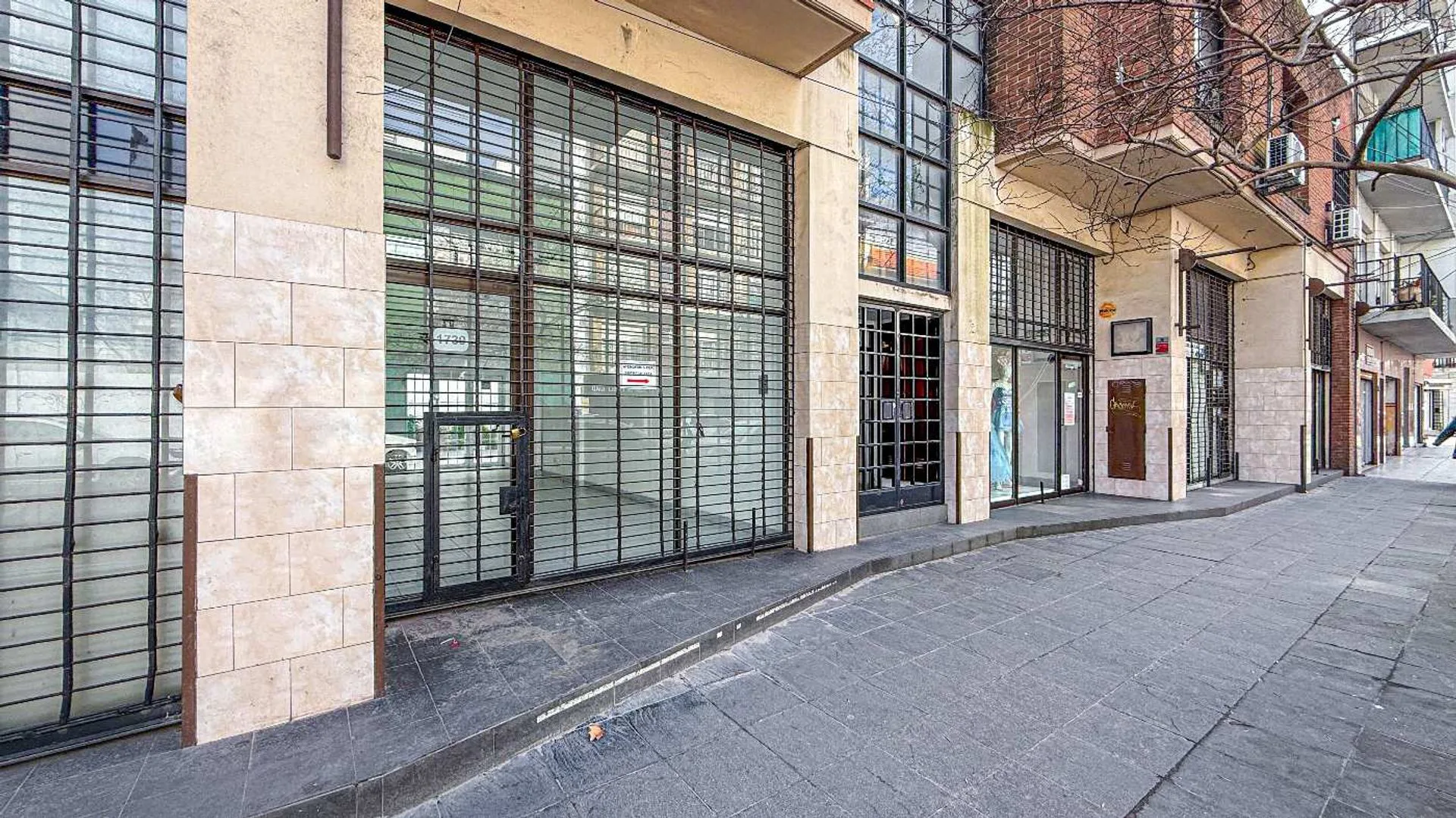 VENTA BLOCK 6 locales 4 oficinas Barrio San Juan foto 4