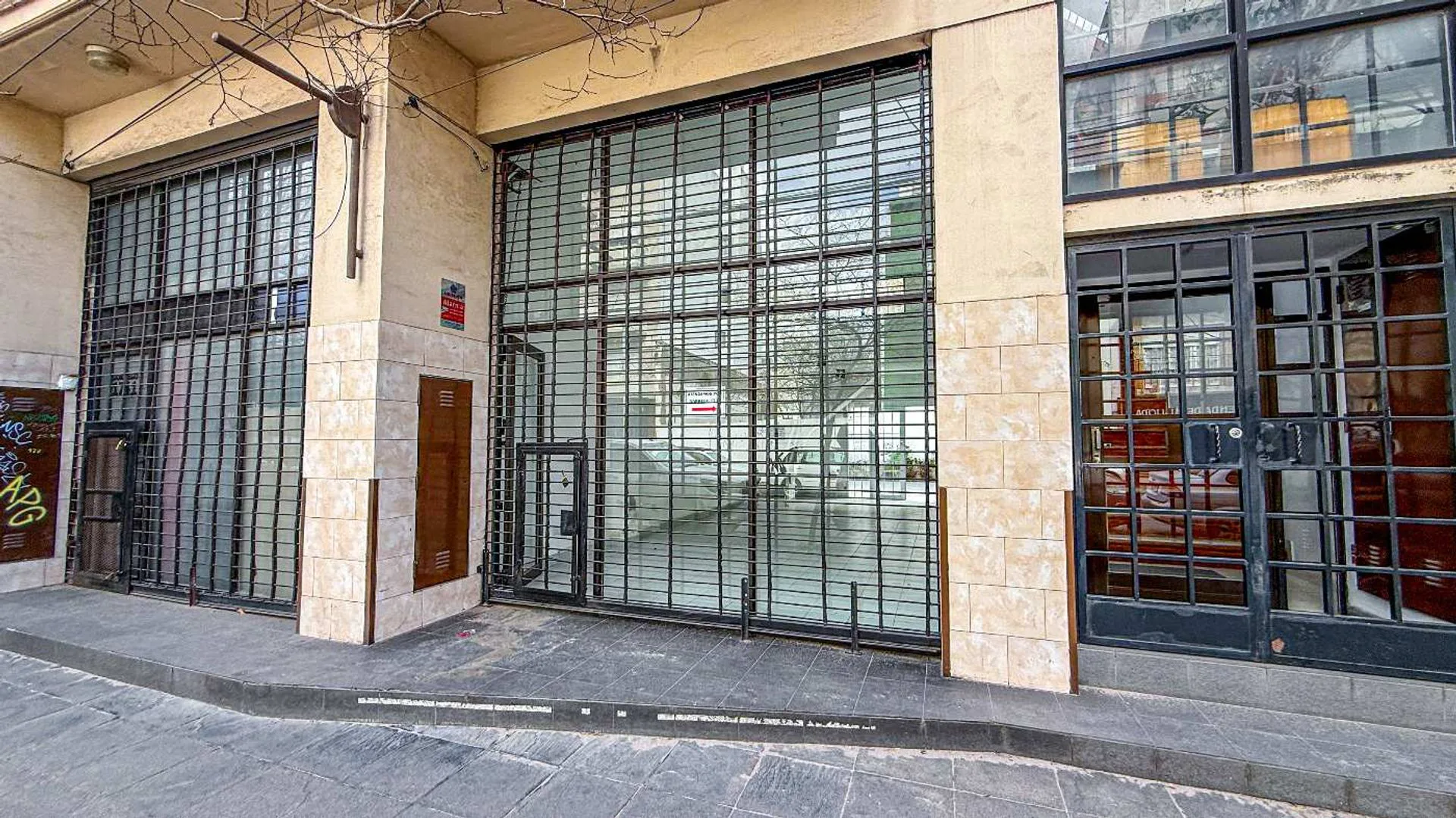 VENTA BLOCK 6 locales 4 oficinas Barrio San Juan foto 5