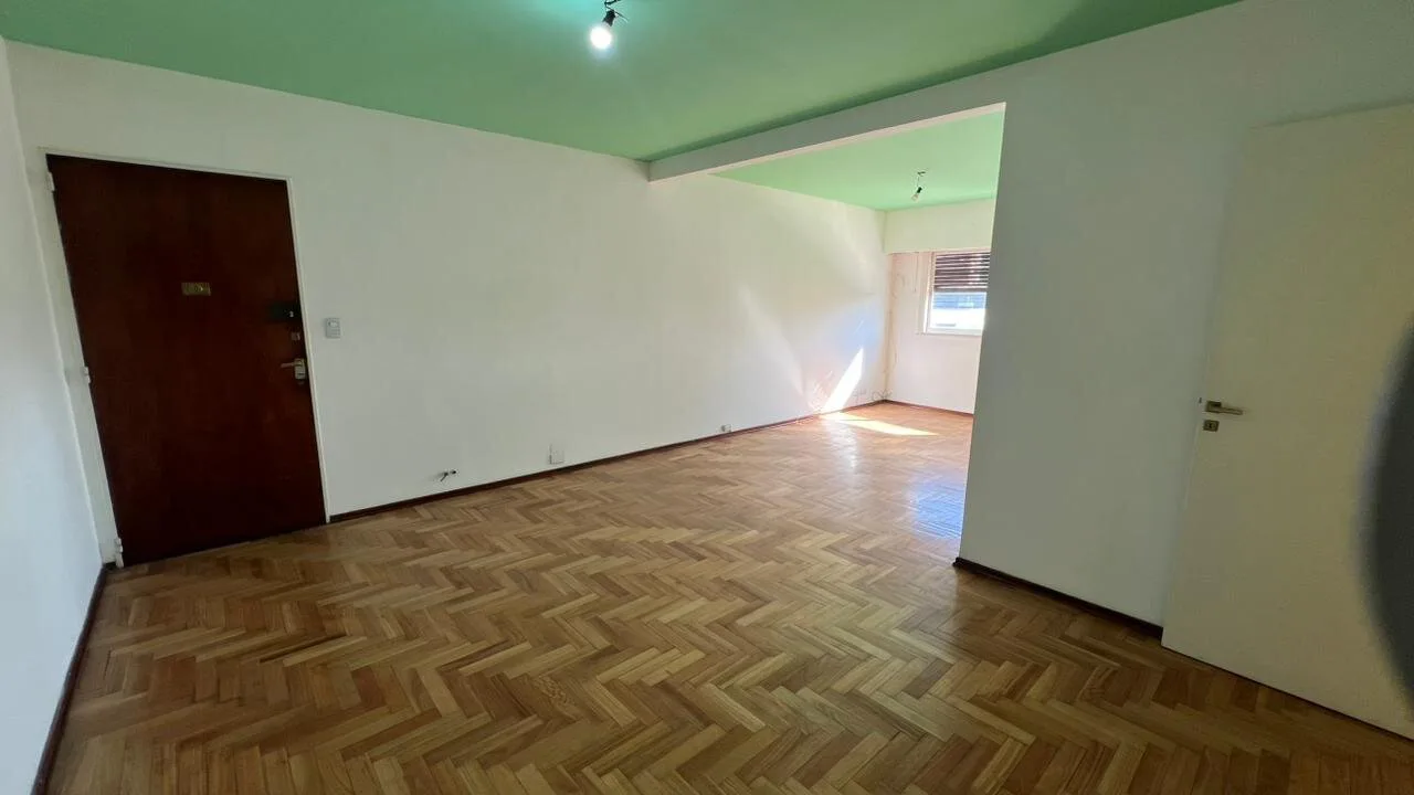 DEPARTAMENTO 3 AMBIENTES EN PLENO CENTRO DE MORÓN foto 4