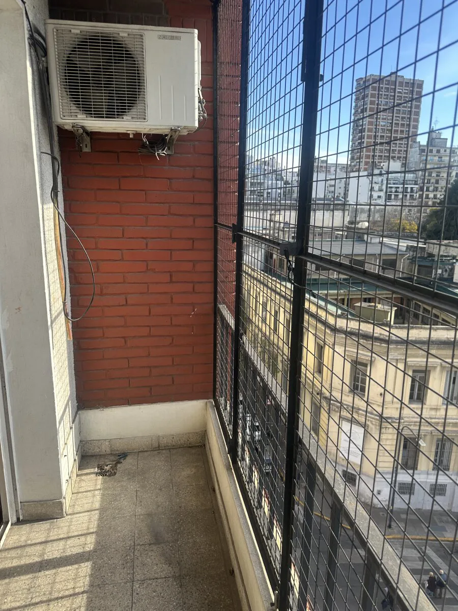 VENTA RECOLETA AL FRENTE PISO ALTO SOL Y LUZ A PLENO 3 AMBIENTES DEPENDENCIAS 2 BAÑOS foto 4