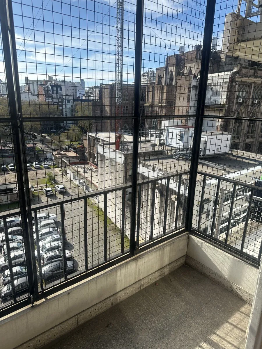 VENTA RECOLETA AL FRENTE PISO ALTO SOL Y LUZ A PLENO 3 AMBIENTES DEPENDENCIAS 2 BAÑOS foto 5