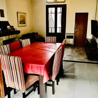 Casa 7 ambientes. En lote propio de 8,12 x 35. Oportunidad foto 2