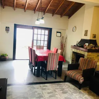 Casa 7 ambientes. En lote propio de 8,12 x 35. Oportunidad foto 3