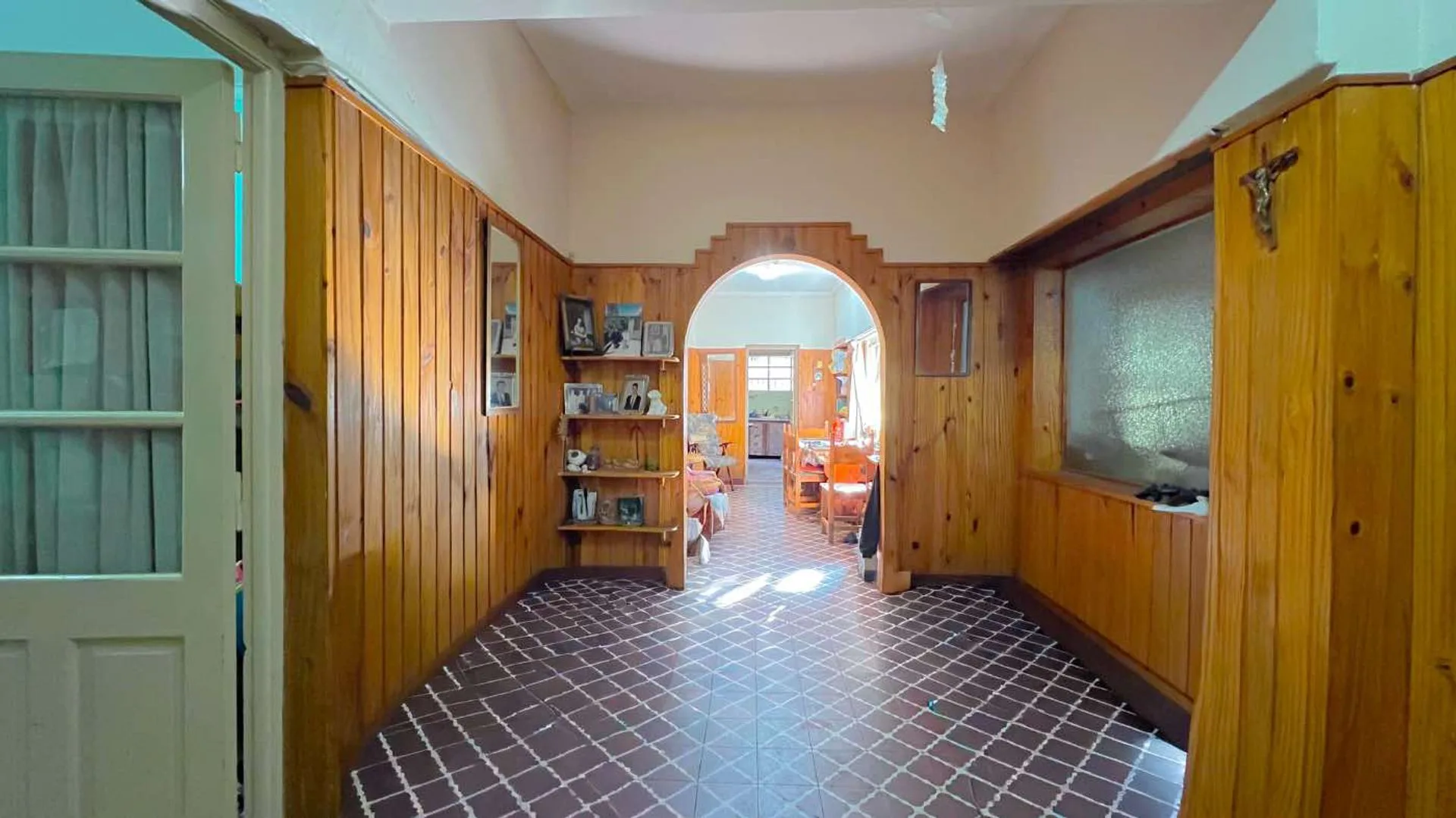 VENTA CASA CON LOCAL Y GARAGE A RECICLAR foto 3