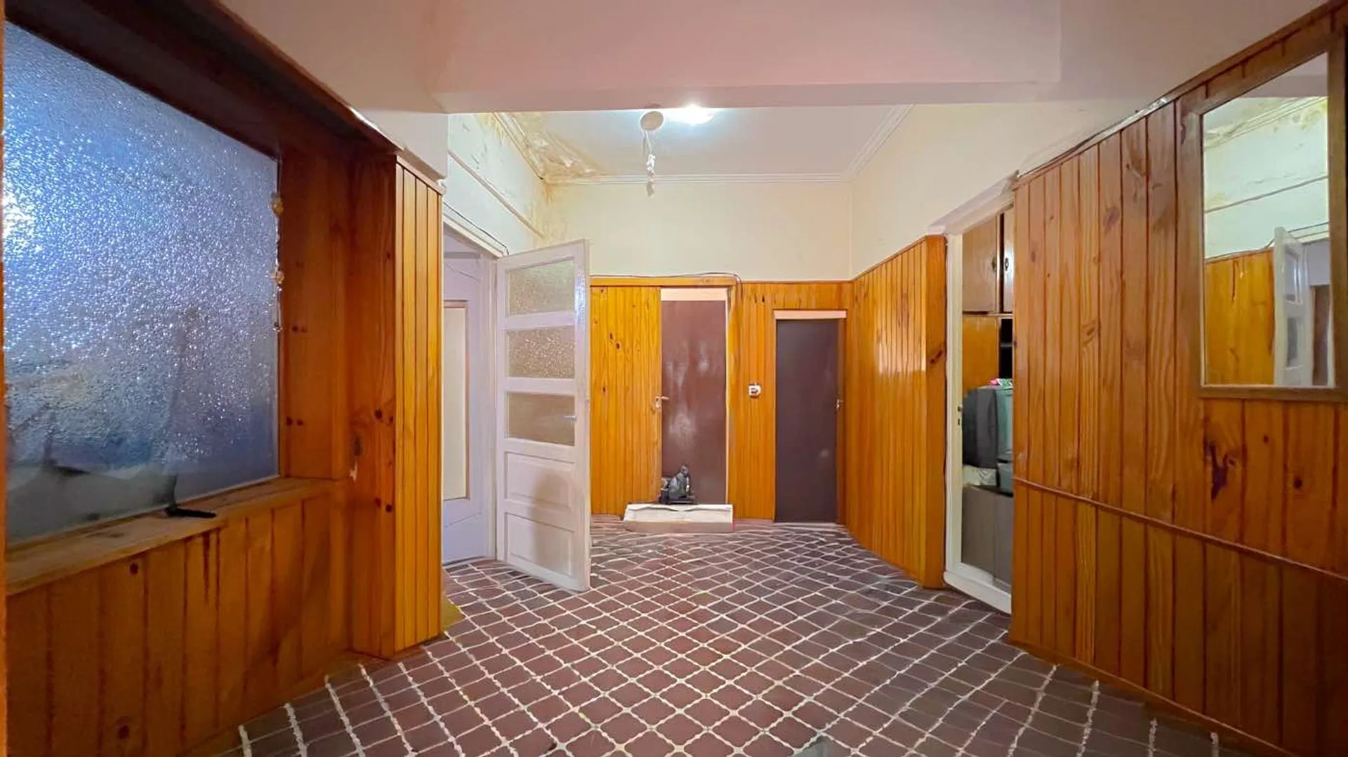 VENTA CASA CON LOCAL Y GARAGE A RECICLAR foto 5