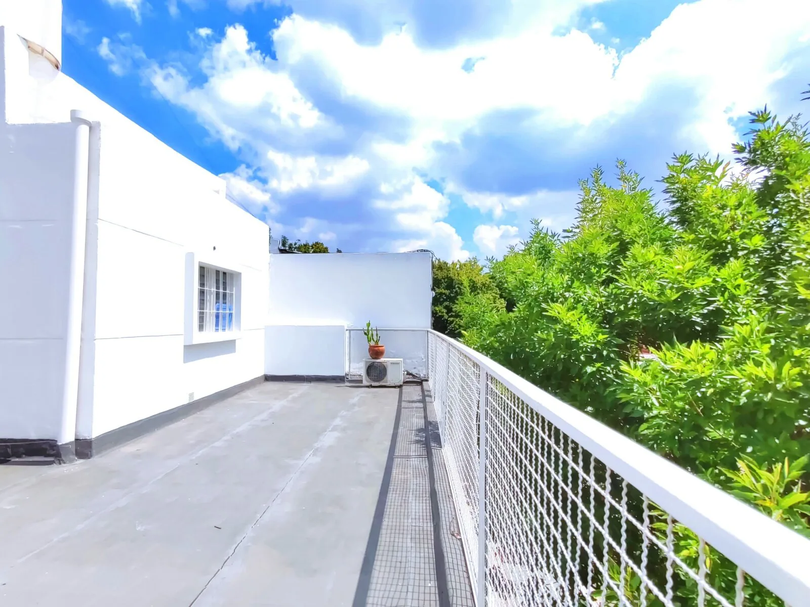 Casa con Jardín, Garaje, Terraza y Parrilla en Villa del Parque lista para mudarse! foto 3