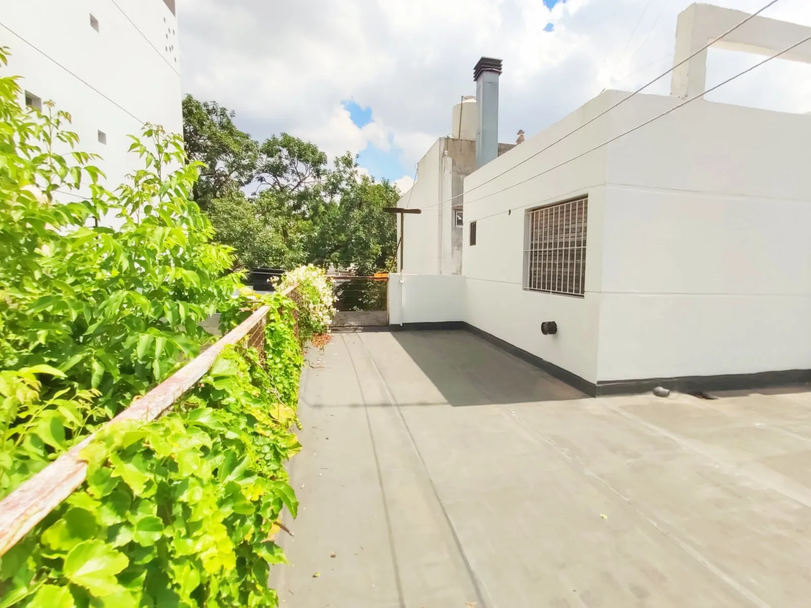 Casa con Jardín, Garaje, Terraza y Parrilla en Villa del Parque lista para mudarse! foto 4