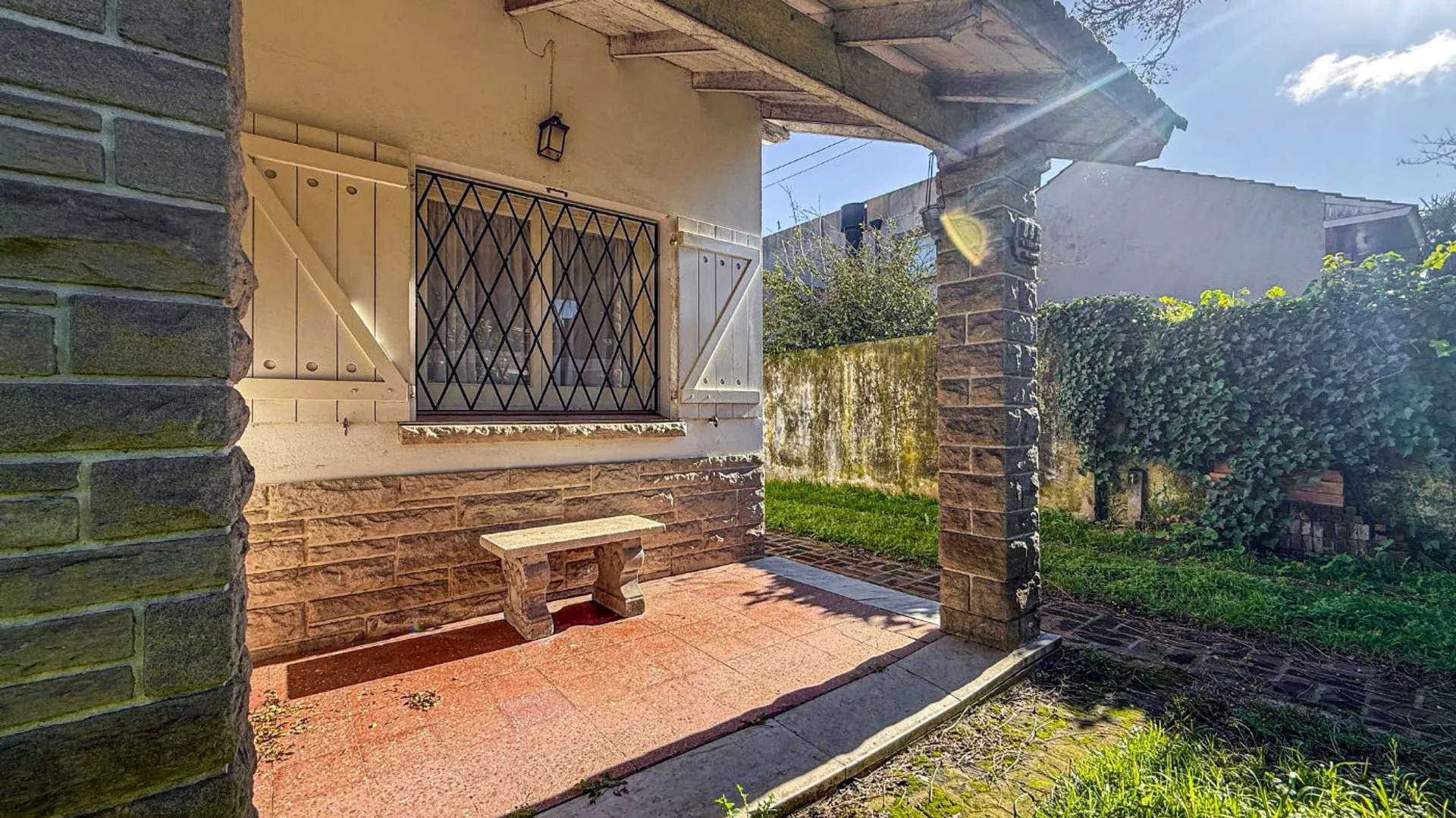 VENTA CASA 3 AMB. A RECICLAR – PARQUE LURO foto 2