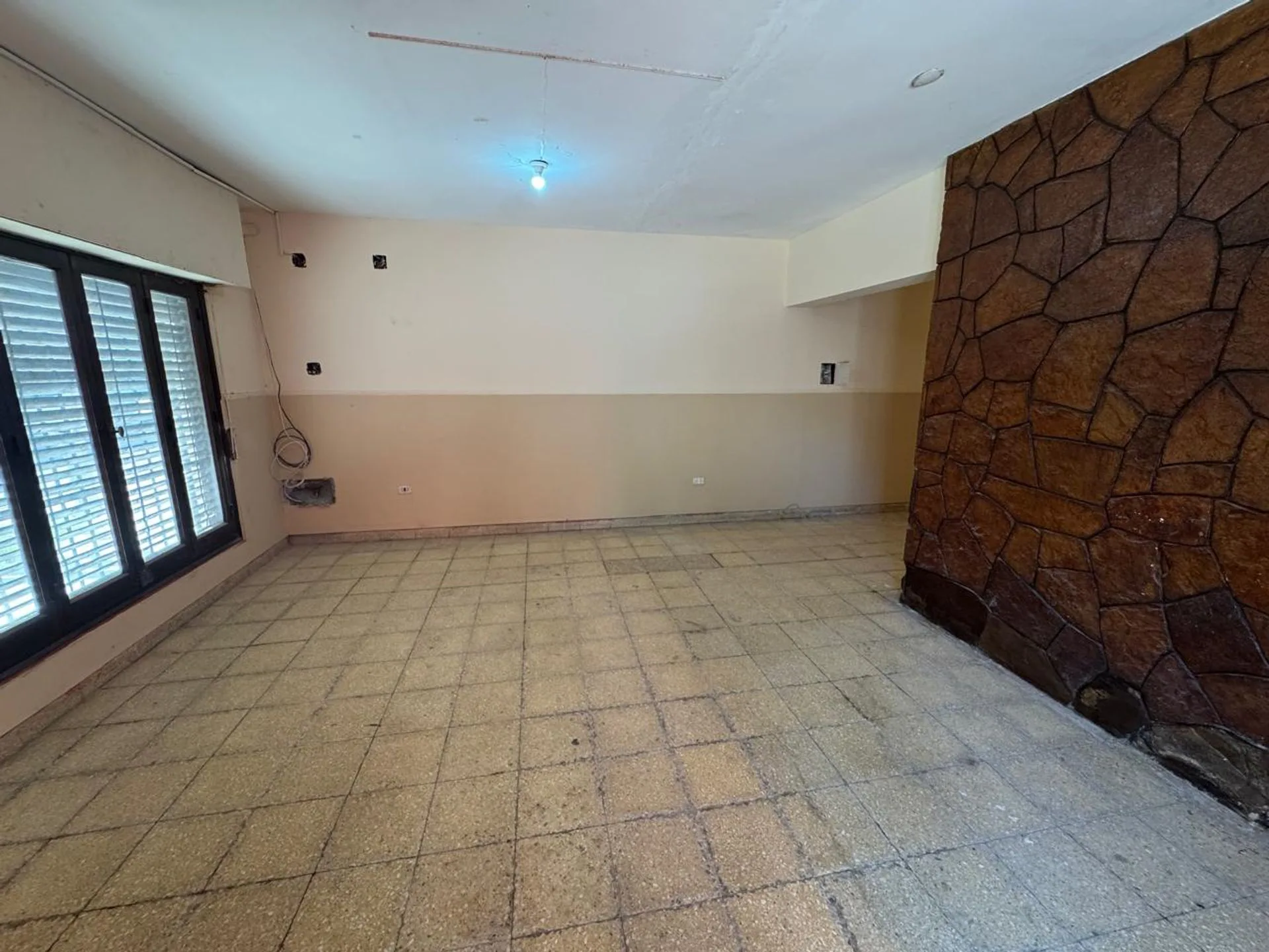 VENTA CASA ESQUINA CON POTENCIAL, TERRAZA Y ASADOR foto 5