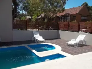 Excelente Departamento en Pinamar, piscina y servicio de mucama foto 2
