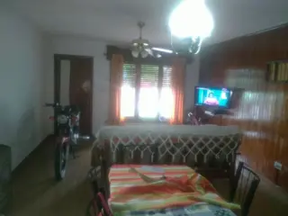 CASA 2 DORMITORIOS, BUENA UBICACIÓN, GRAN TERRENO foto 2