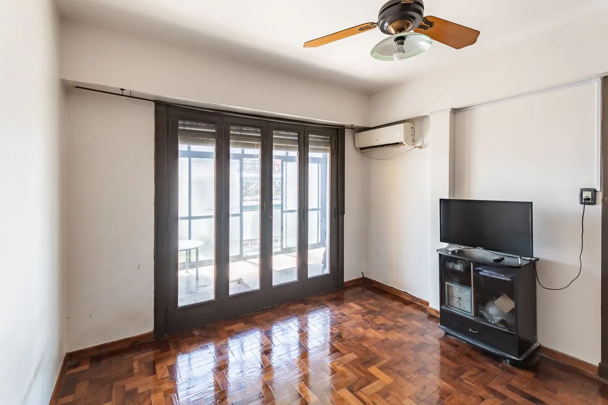 VENTA DPTO 2 AMB CON BALCON TERRAZA EN ALMAGRO! foto 2