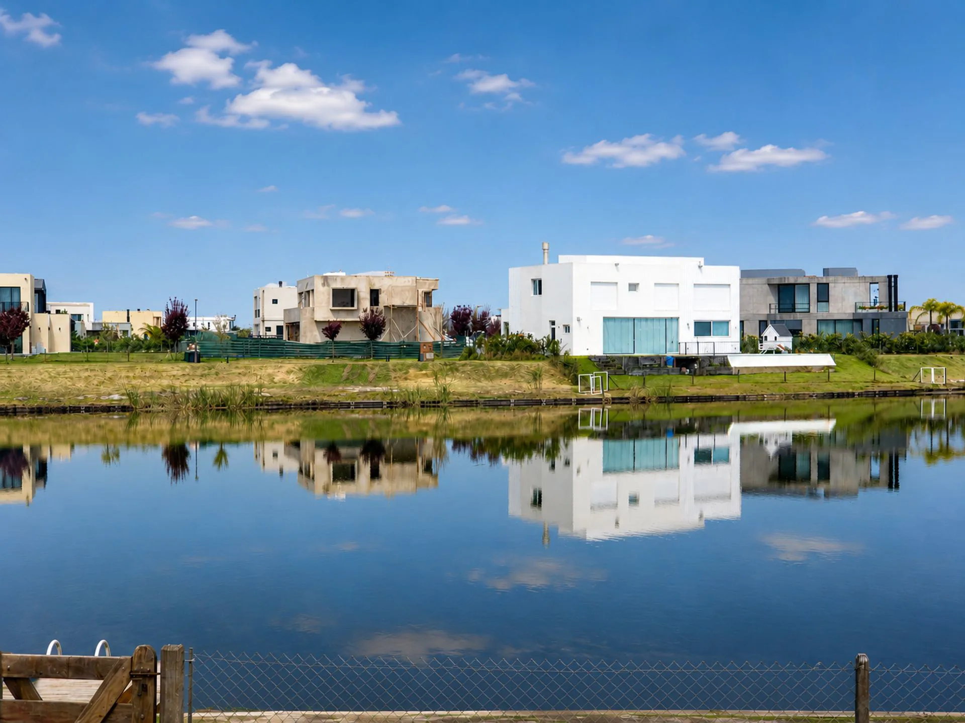 Venta de Lote en Barrio Riberas - Puertos del Lago foto 3