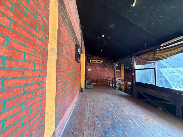 Parrilla y Salón en Alquiler, Olavarría 848 - Galería La Boca