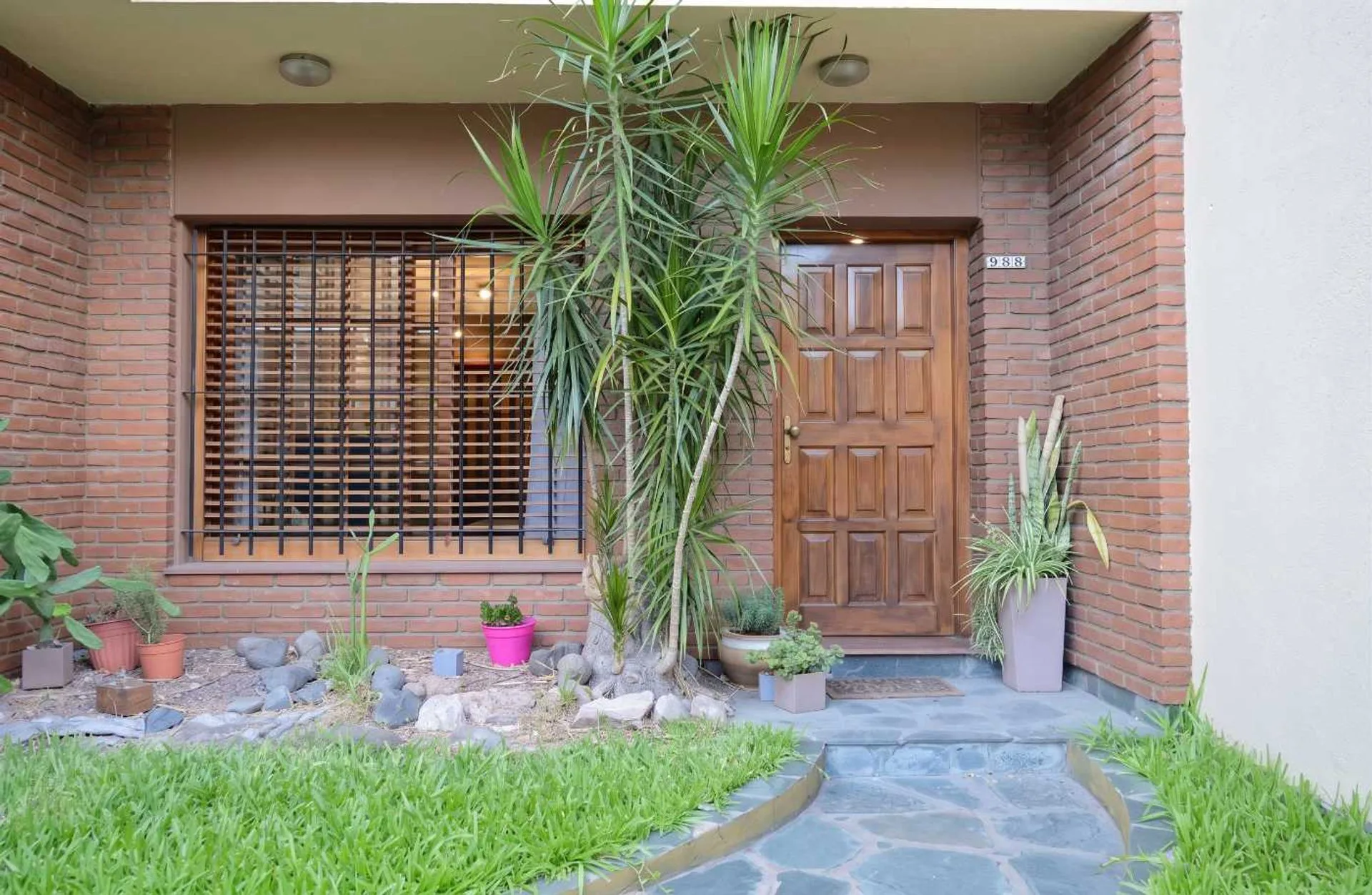 VENTA CASA 5 AMB, JARDIN Y QUINCHO ACEPTA PERMUTA foto 2