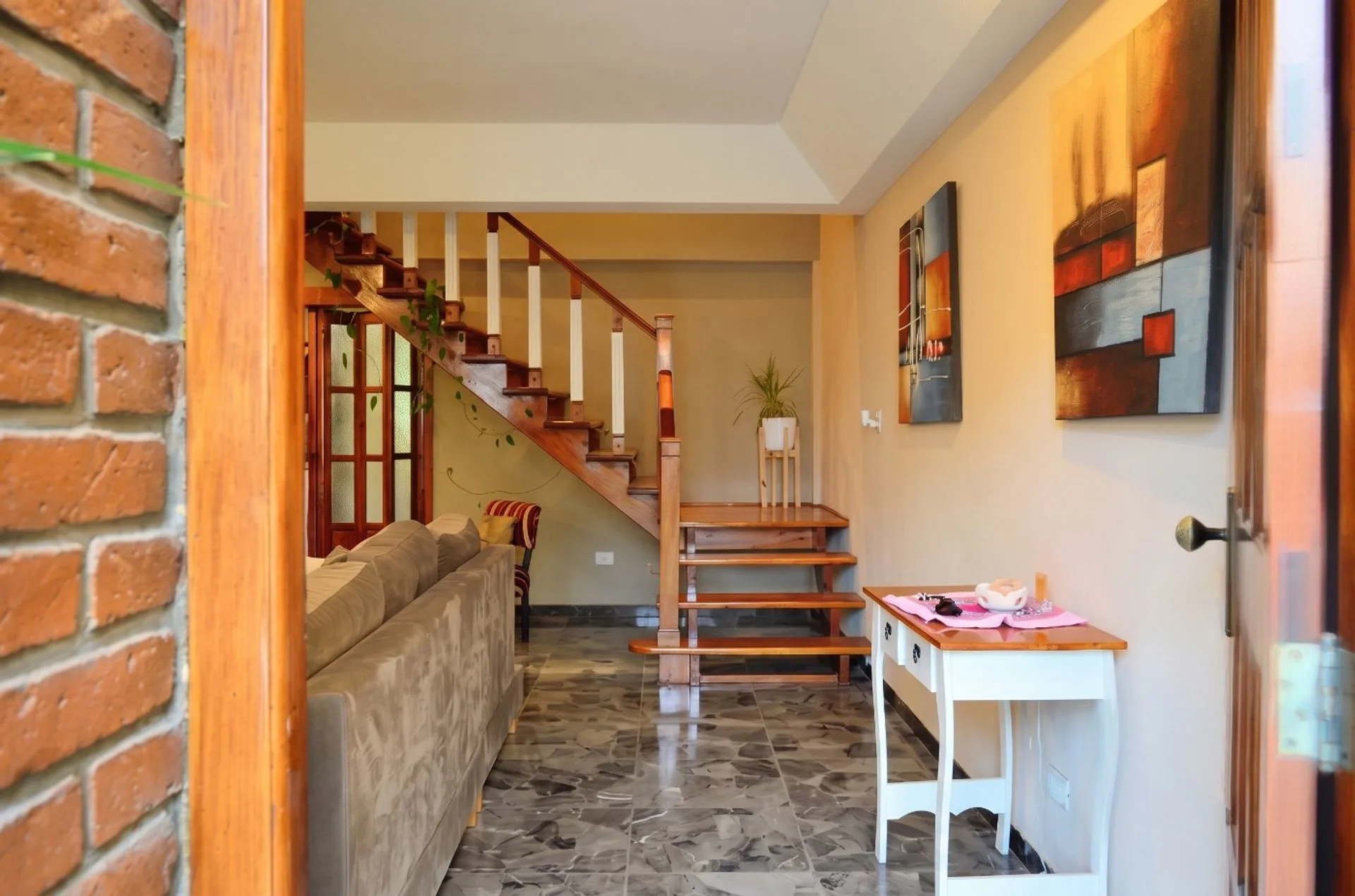 VENTA CASA 5 AMB, JARDIN Y QUINCHO ACEPTA PERMUTA foto 3