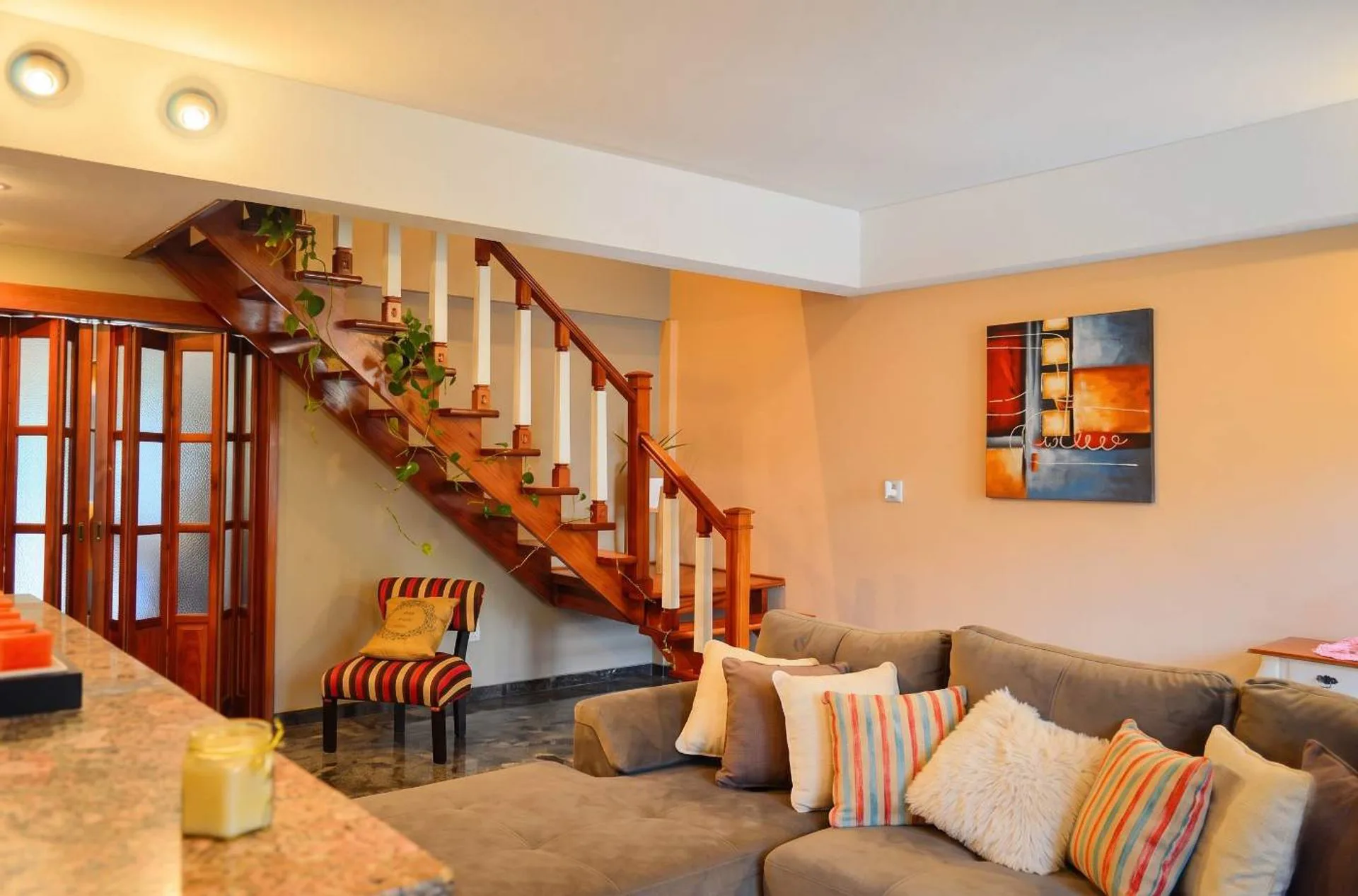 VENTA CASA 5 AMB, JARDIN Y QUINCHO ACEPTA PERMUTA foto 4