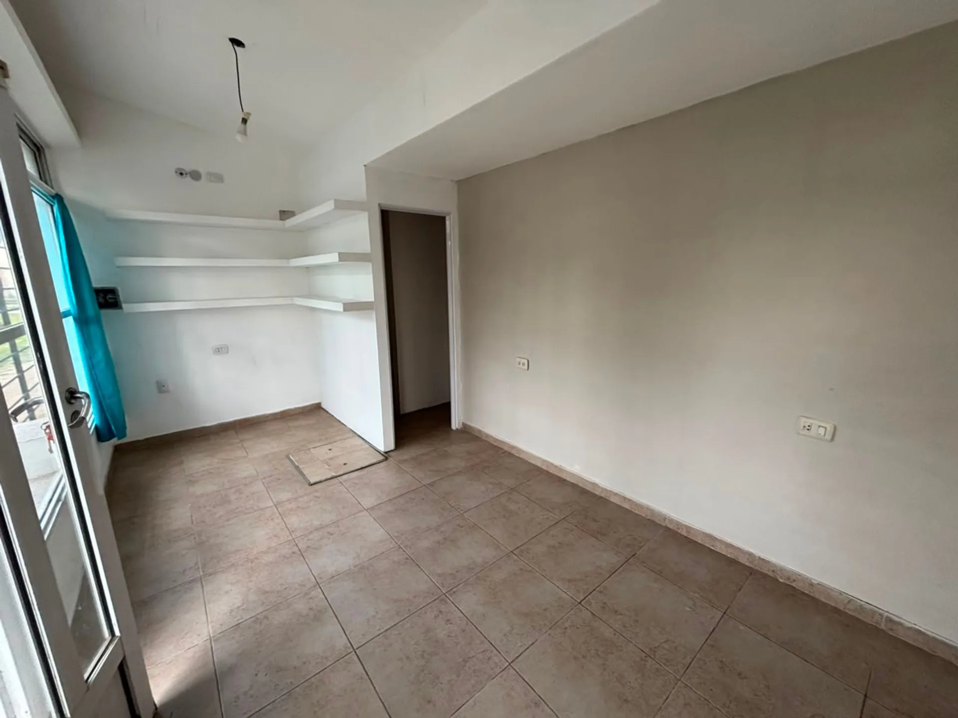 ALQUILER DE LOCAL COMERCIAL EN SANTO TOMÉ foto 2
