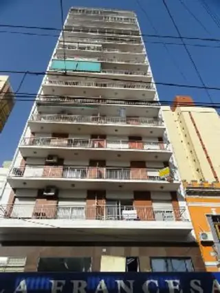 Departamento de 4 ambientes con cochera, Quilmes centro. foto 1