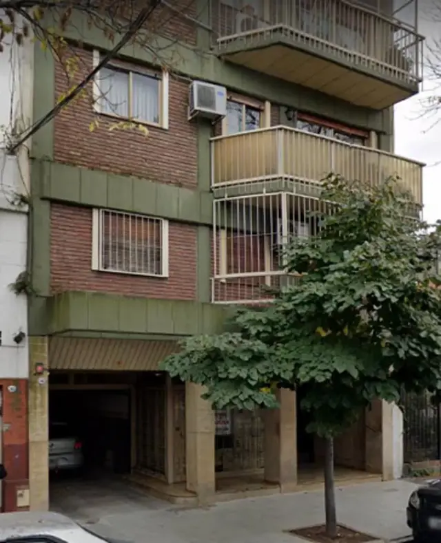 Cochera fija y cubierta en venta, zona Parque Patricios