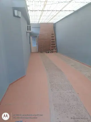 casa de cuatro dormitorios dos baños piscina quincho parrillagarajeparados vehículos foto 2