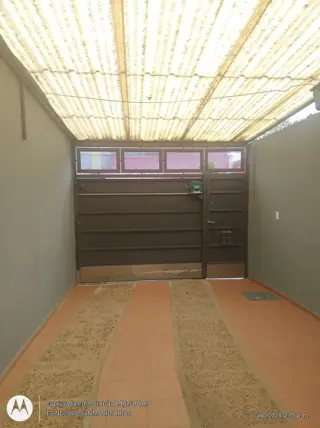 casa de cuatro dormitorios dos baños piscina quincho parrillagarajeparados vehículos foto 3