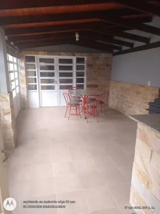 casa de cuatro dormitorios dos baños piscina quincho parrillagarajeparados vehículos foto 4