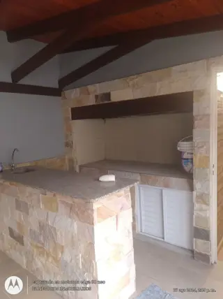 casa de cuatro dormitorios dos baños piscina quincho parrillagarajeparados vehículos foto 5