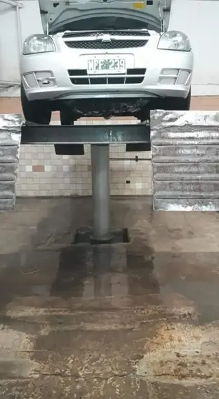 Galpon de 380 metros, apto para Lavadero y Lubricentro foto 2