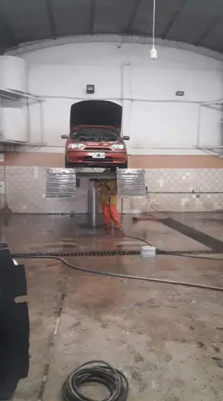 Galpon de 380 metros, apto para Lavadero y Lubricentro foto 5