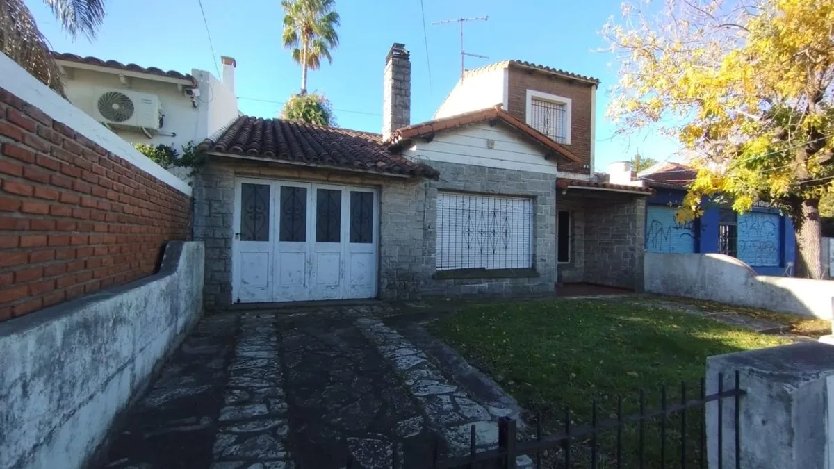 CASA DOS DORMITORIOS VENTA CITY BELL APTA BANCO foto 2