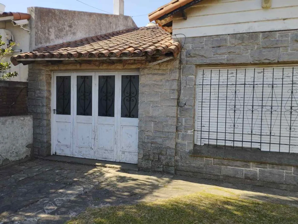 CASA DOS DORMITORIOS VENTA CITY BELL APTA BANCO foto 5