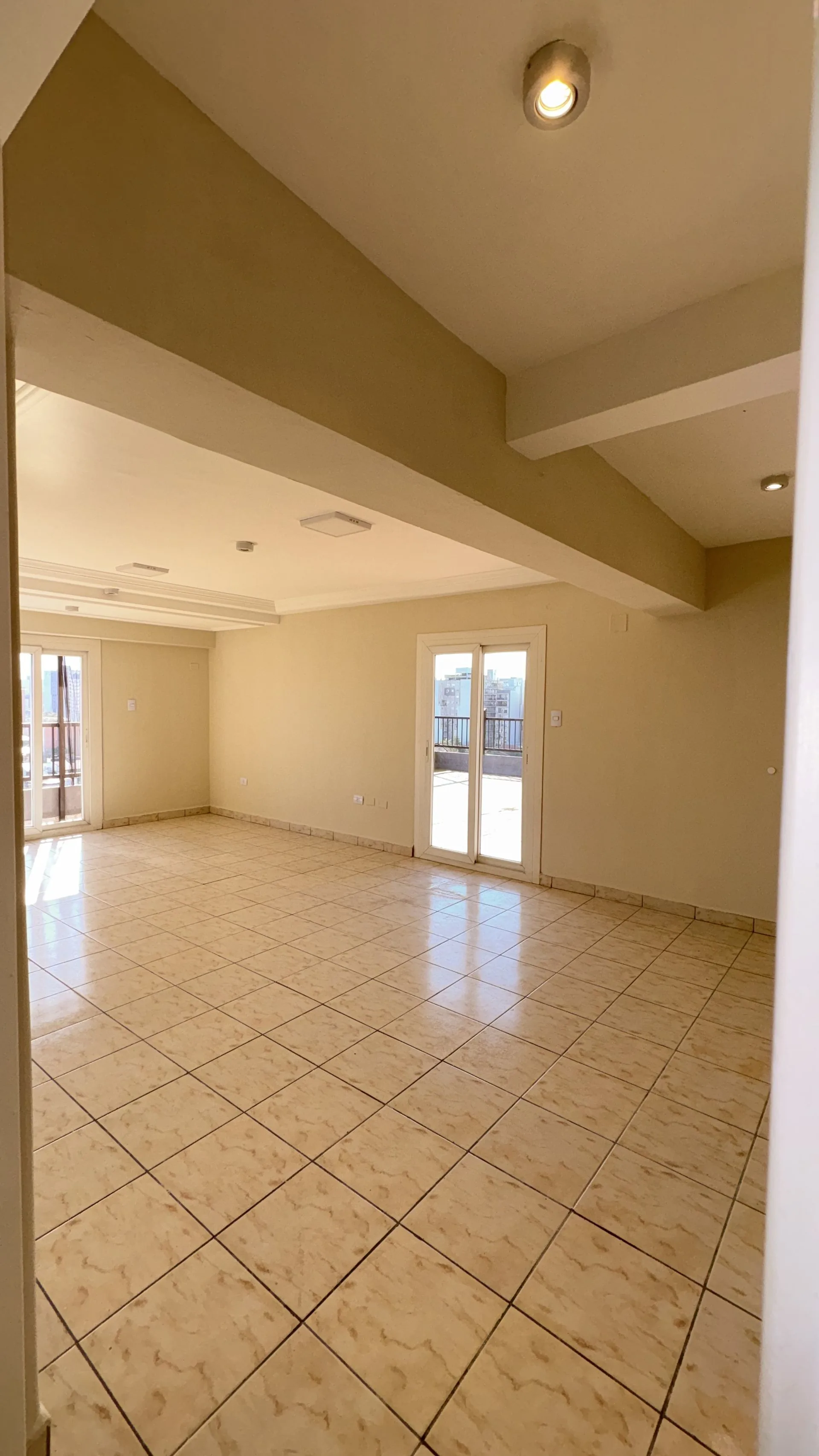 VENTA DEPARTAMENTO 3 DORMITORIOS BARRIO SUR foto 2