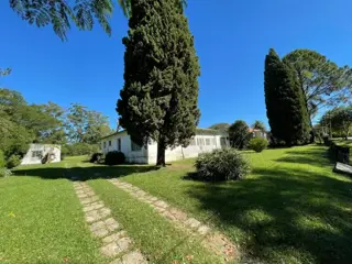 Gran chalet estilo ingles sobre calle Evans de Pueblo Liebig foto 3