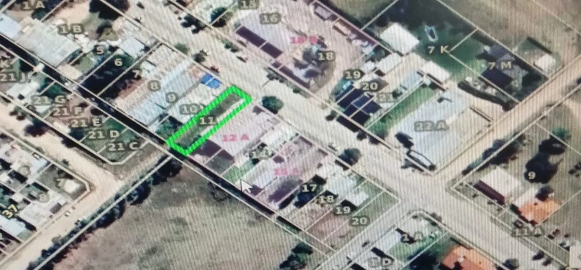 Terreno en venta con acceso a dos calles foto 3