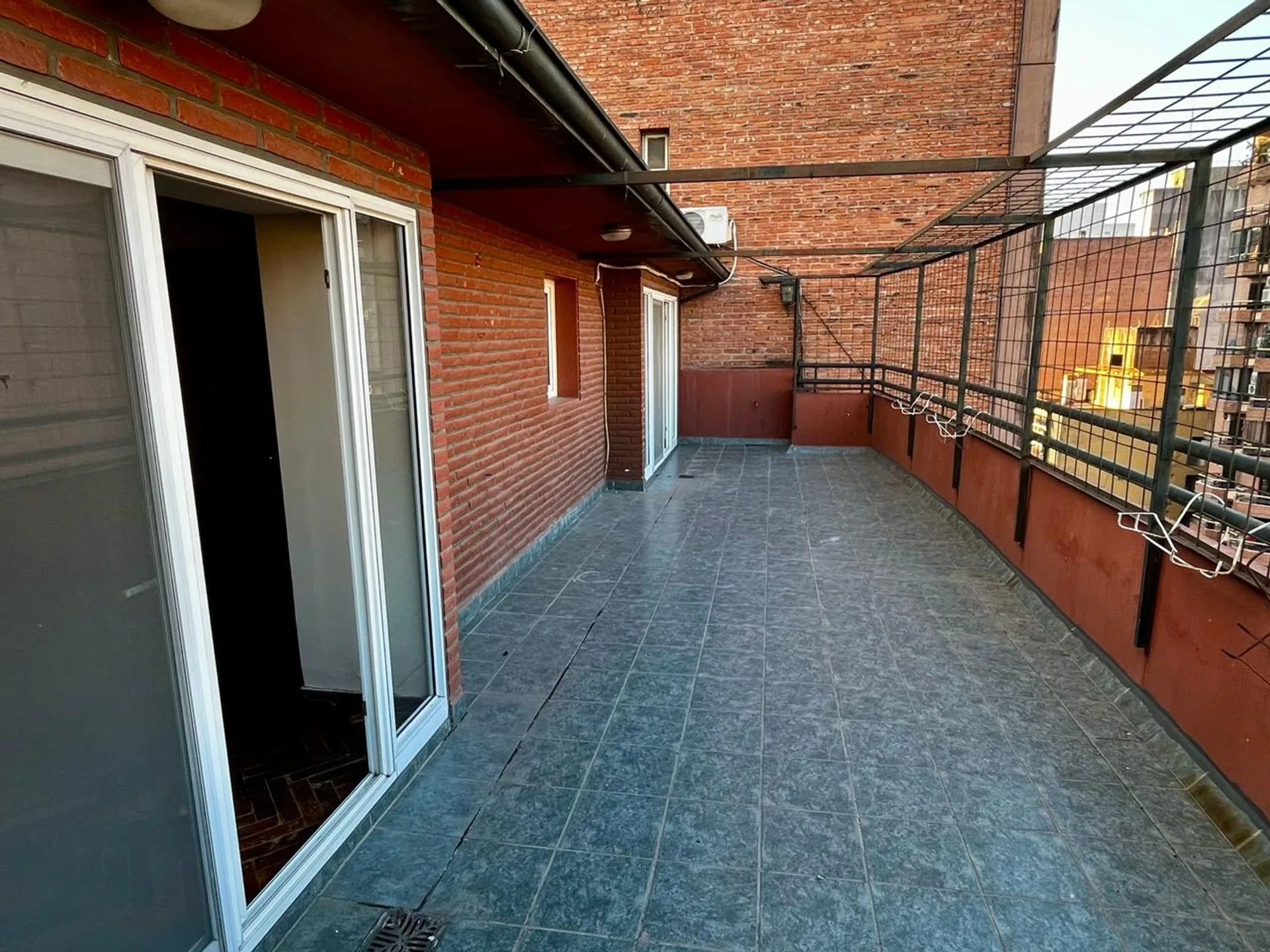 ALQUILER DPTO CON COCHERA BARRIO NORTE foto 5